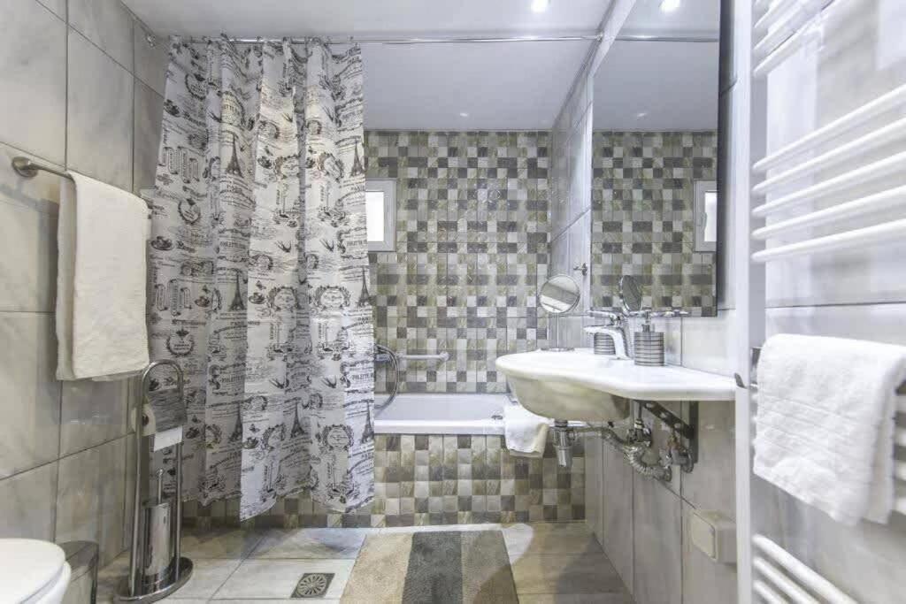 Villa Modern Fully-Equipped House, 5 Min Walk From Metro à Athènes Extérieur photo
