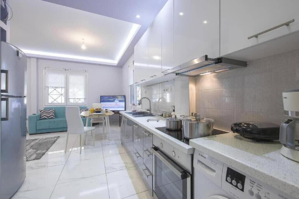 Villa Modern Fully-Equipped House, 5 Min Walk From Metro à Athènes Extérieur photo